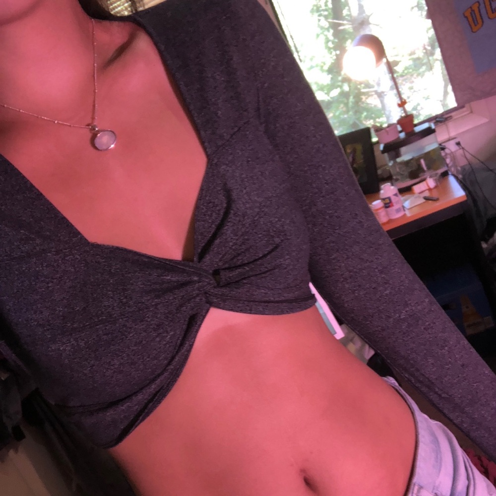 cropped front tie shirt